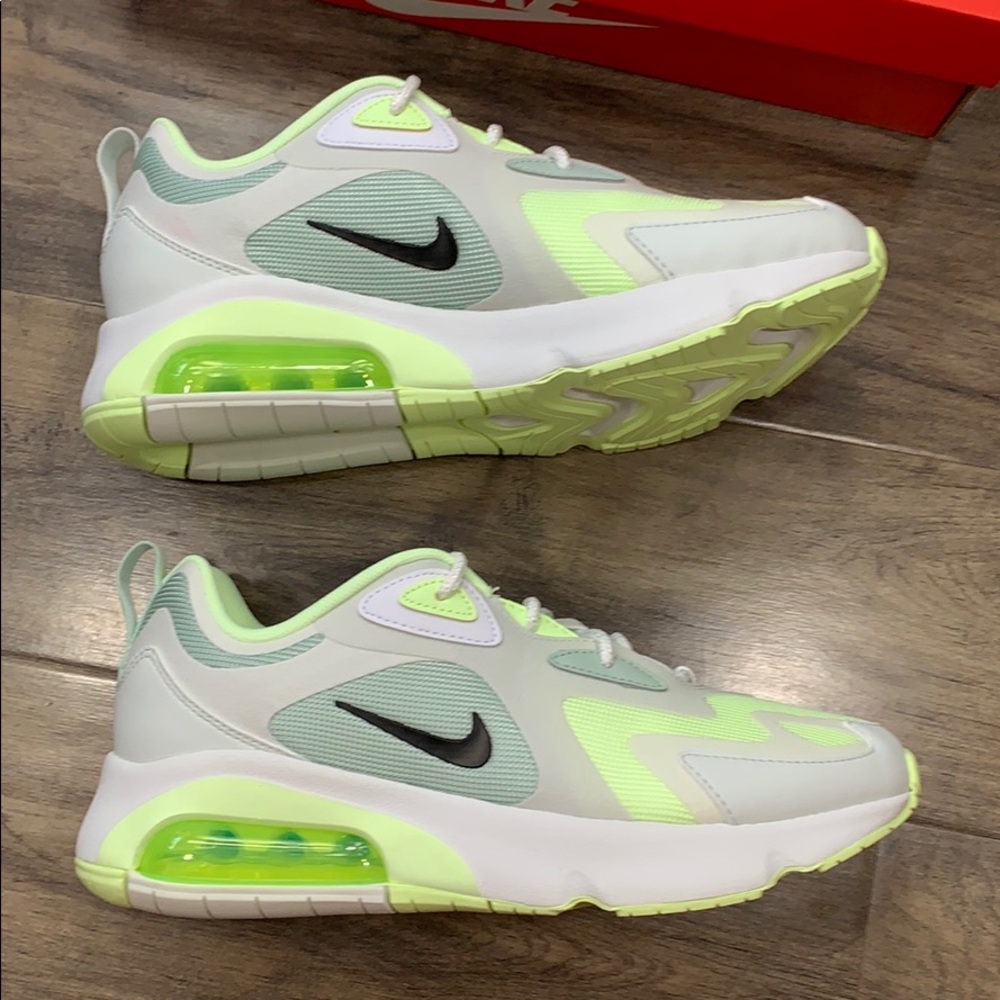 W NIKE AIR MAX 200 - Picture 12 of 16